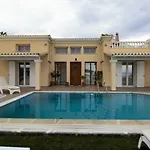 Villa De La