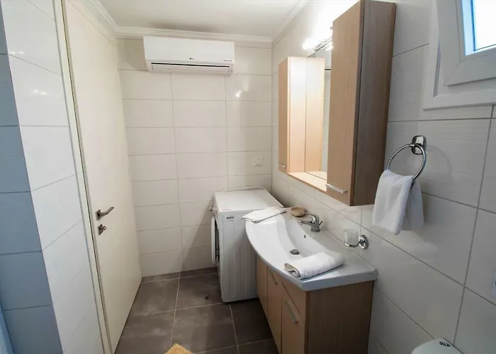 De La Agios Stefanos Avliotes (Corfu)